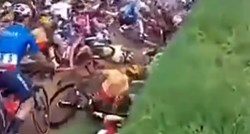 VIDEO Ogromna nesreća na utrci u Francuskoj. Pet biciklista završilo u bolnici