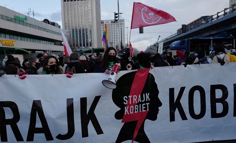 Europski sud za ljudska prava: Poljska mora objasniti stroži zakon protiv pobačaja