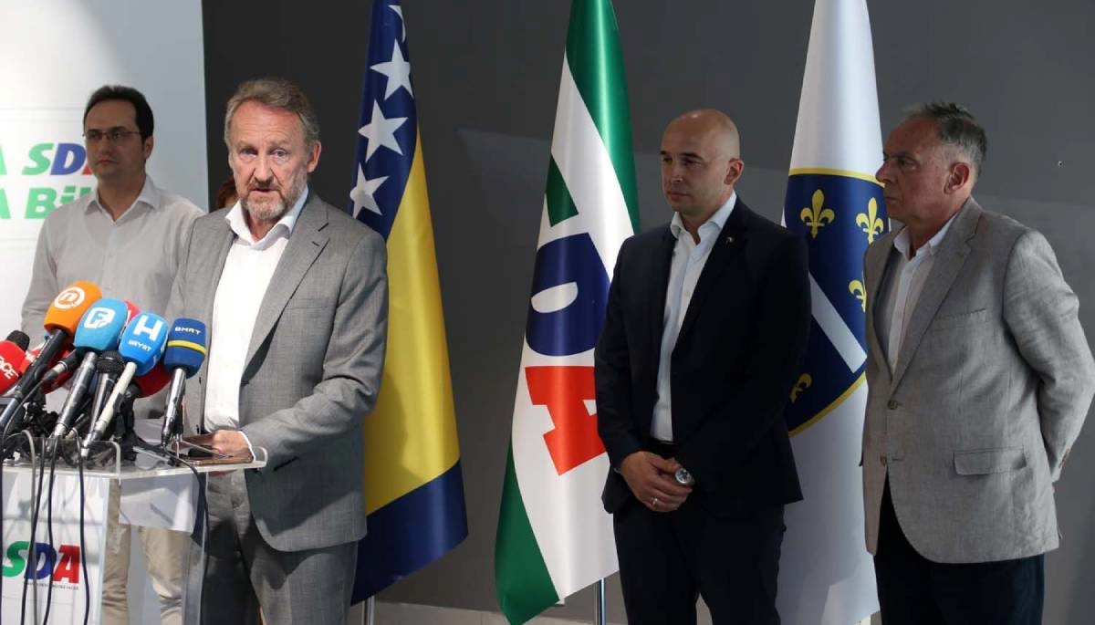 Izetbegović: Schmidt od nas traži nemoguće