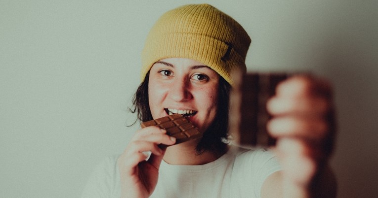 Jedenje čokolade stvarno nas čini sretnijima, a ima i brojne druge prednosti