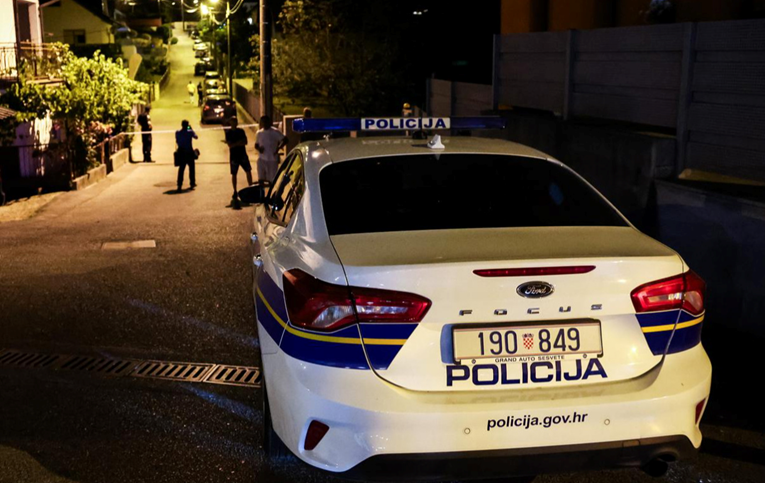 Umrla jedna od žena upucanih sinoć u romskom naselju. Napadač i dalje u bijegu