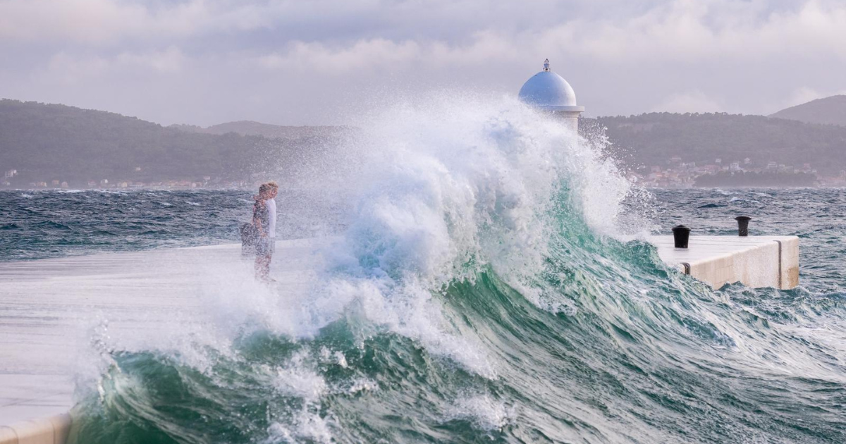 Jak vjetar nakratko zahvatio Zadar, fotografi snimili nestvarne prizore valova