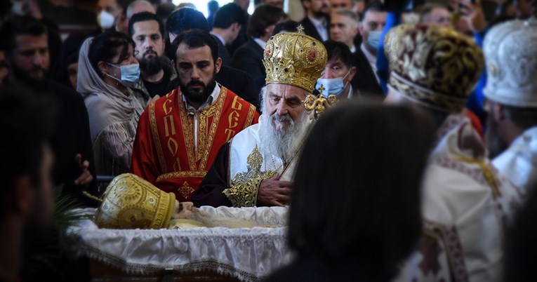 Ljubljenje mrtvaca i lizanje žlica došli glave lidere Srpske pravoslavne crkve