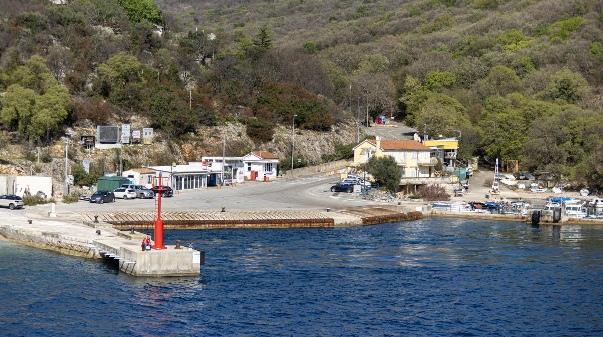 SDP-ovka: Zašto mislite da će doktor i sestra doći raditi na otok ako nemaju uvjete?