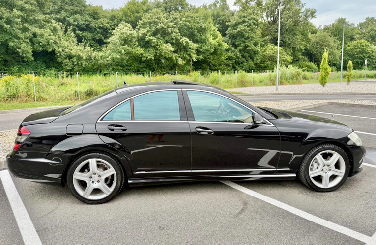 Prodaje se S-klasa stara 19 godina. Ima 235 KS, 4MATIC, Night Vision...