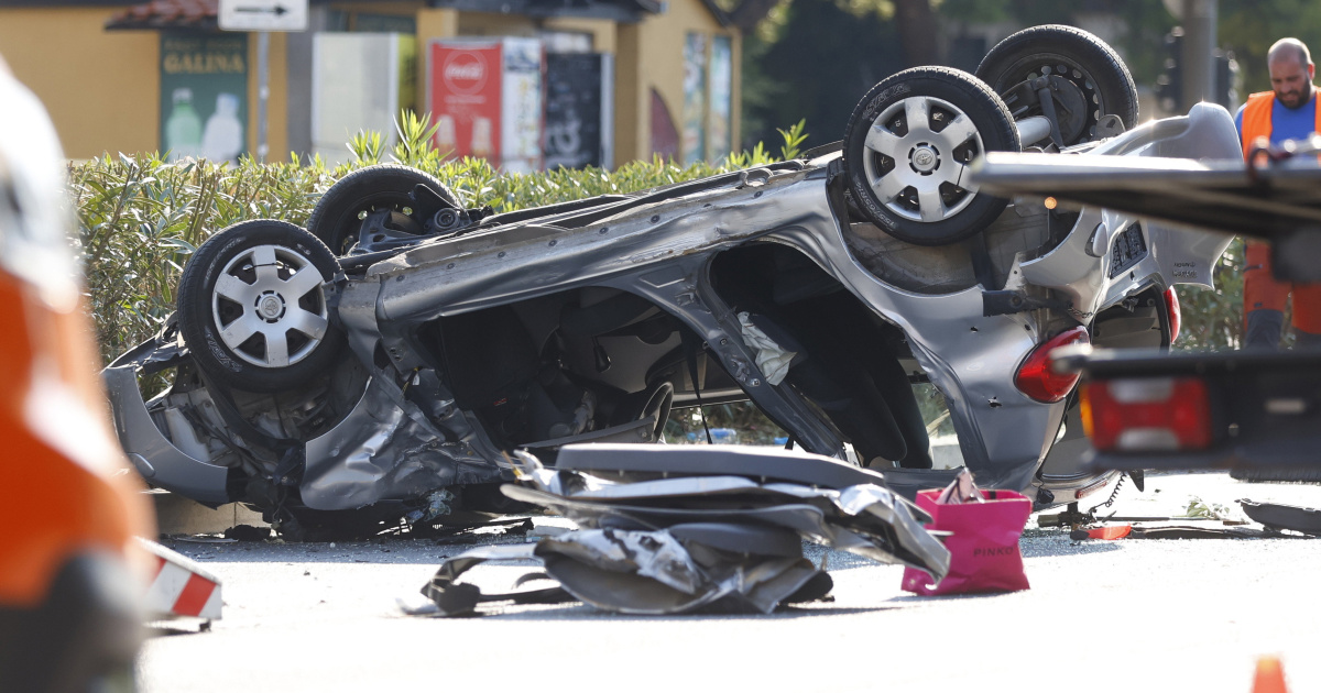 Sudarila se tri auta u Splitu, jedan završio na krovu. Poginula djevojka (22)
