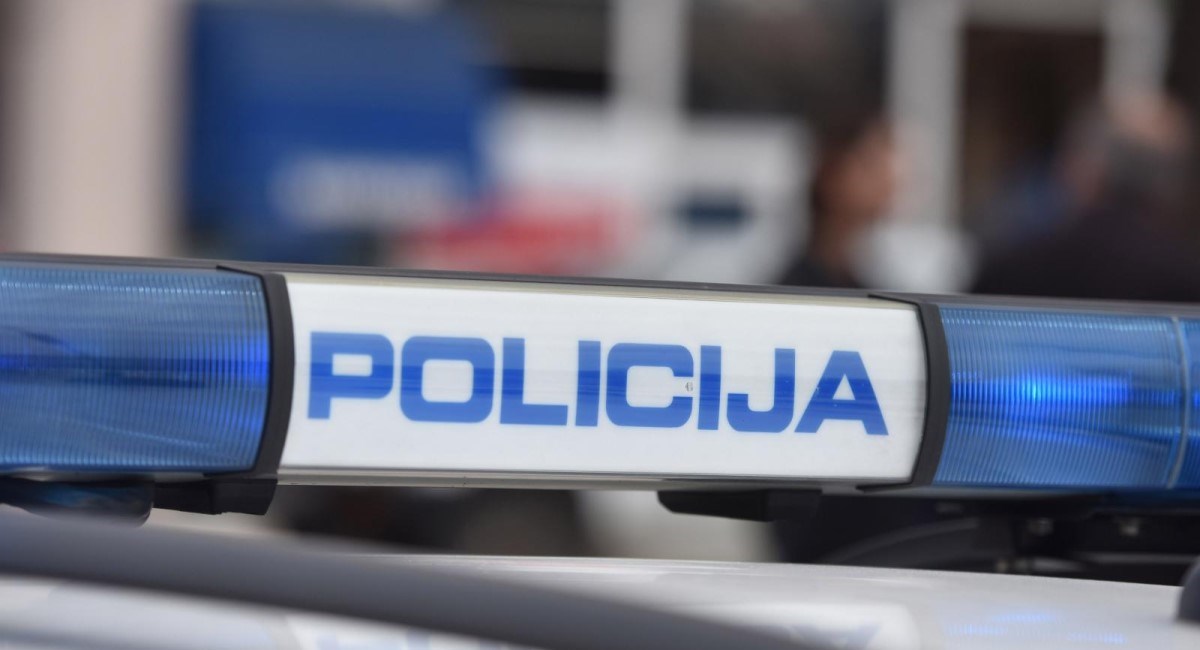 Mladić kod Vinkovaca isticao neprimjerene simbole, policija mu u kući pronašla pušku