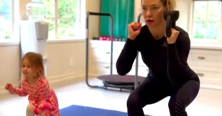 Kate Hudson objavila video dizanja utega dok trogodišnja kći kopira njene pokrete