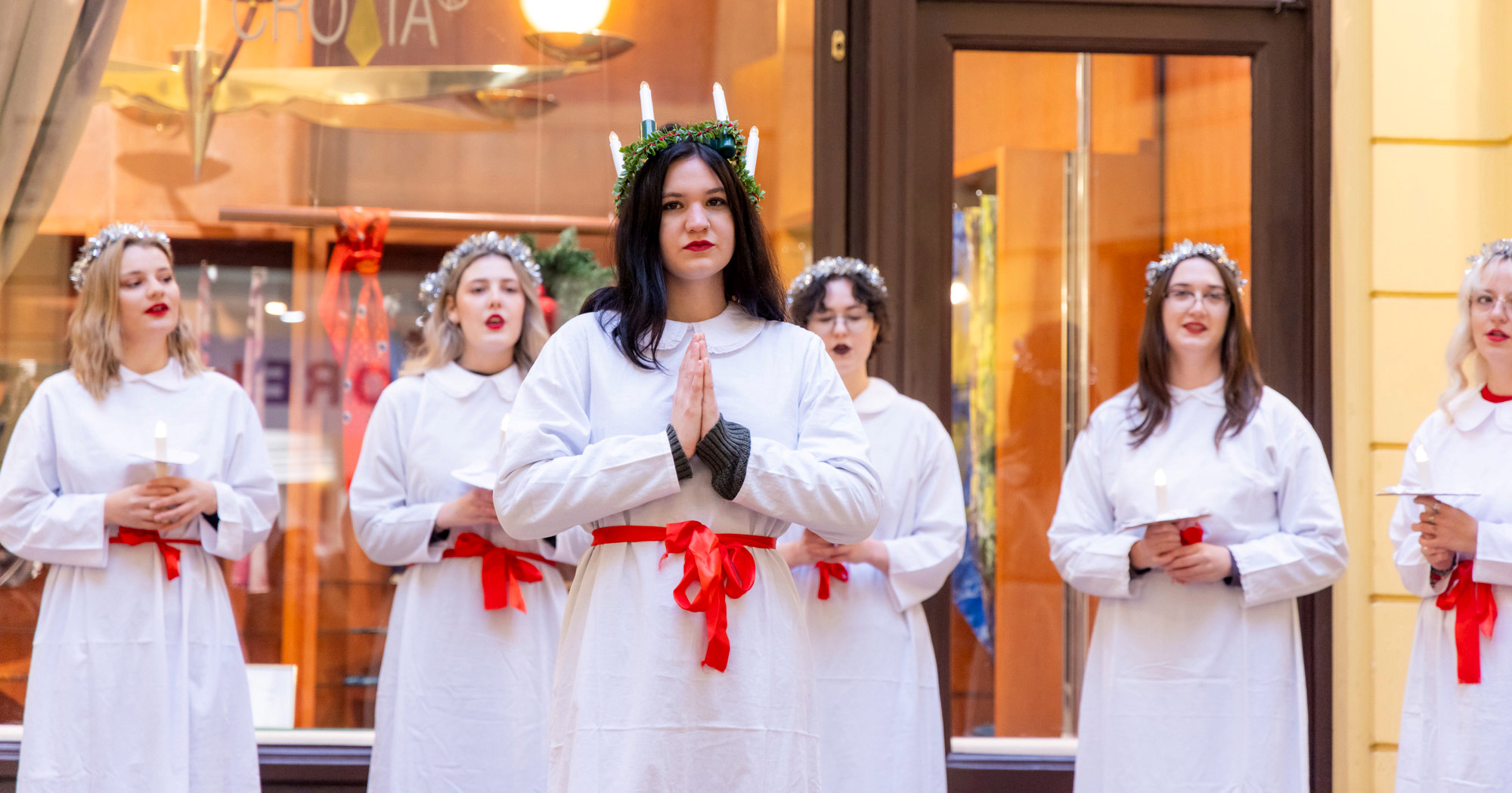 &#x160;ve&#x111;ani u zagreba&#x10D;kom Oktogonu slavili svetu Luciju, pogledajte fotke