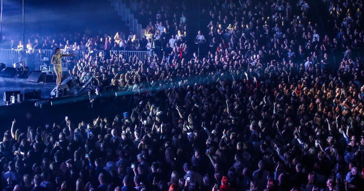 FOTO Prijovićka treći put nastupila u Areni Zagreb, kao gosta dovela MC Stojana