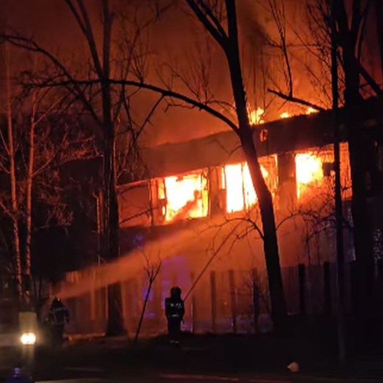 VIDEO Sinoć izbio veliki požar u Novom Sadu. "Čule su se detonacije"