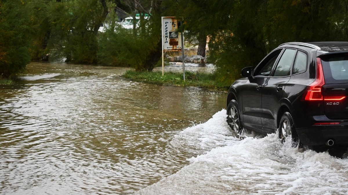 FOTO Plima i jako jugo potpuno poplavili šibensku Jadriju, pogledajte