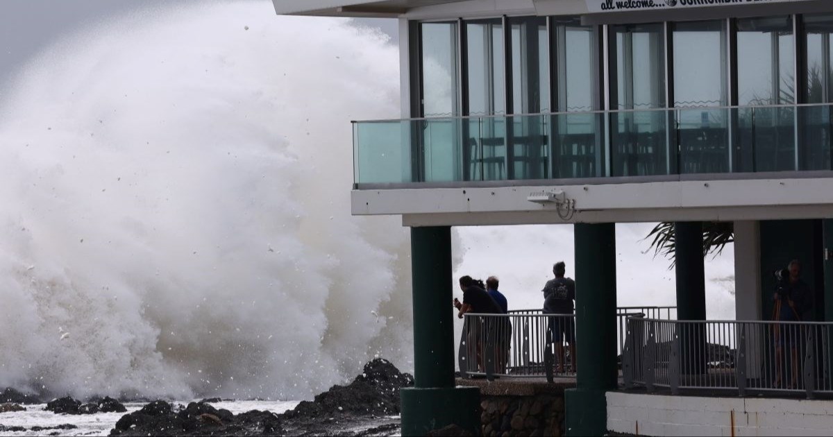 Ogromni valovi u Australiji, utopilo se petero ljudi, dvoje nestalo