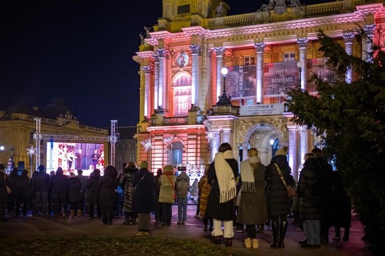 FOTO Održan prijenos baletne bajke Orašar ispred zagrebačkog HNK