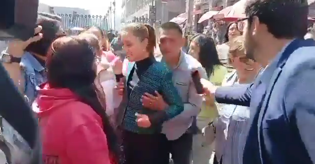 VIDEO Prolaznik poljubio meksičku predsjednicu u vrat i pokušao je uhvatiti za grudi