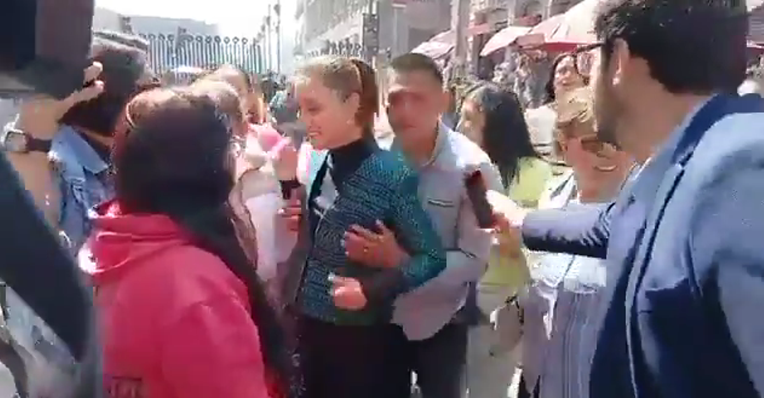 VIDEO Prolaznik poljubio meksičku predsjednicu u vrat i pokušao je uhvatiti za grudi