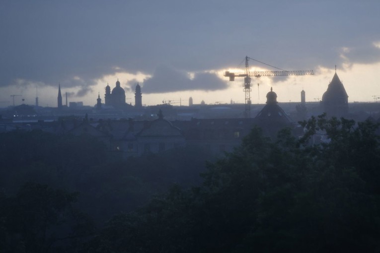 Snažne oluje u Njemačkoj. Poginula žena, rušile se kuće i stabla