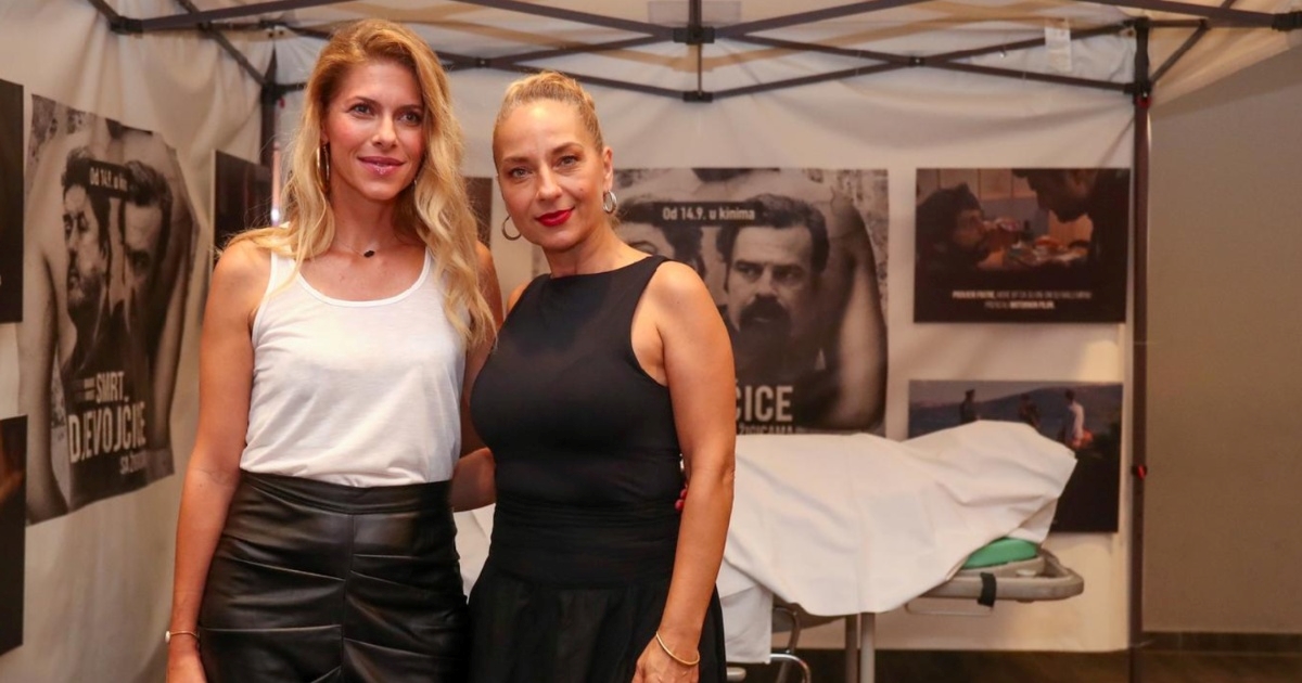 Jelena Perčin snimljena na premijeri filma u Zagrebu, nije skidala osmijeh s lica