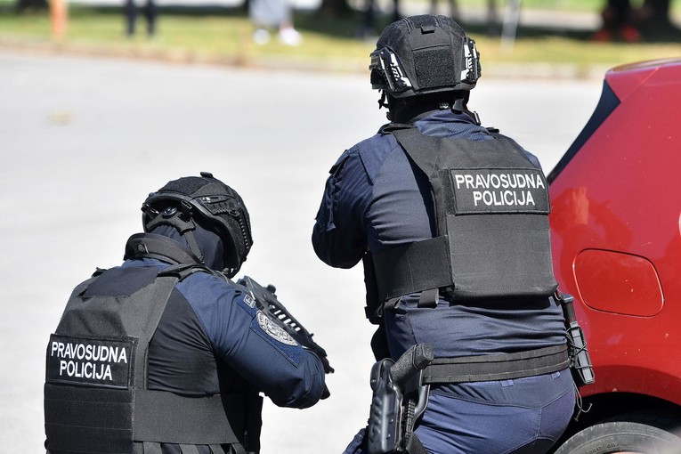 Sindikat: Neka Ministarstvo kaže zašto je plaća pravosudnog policajca 1880 eura