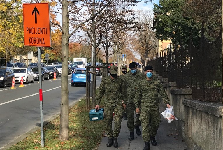 Vojska postavlja dodatne šatore kod klinike Fran Mihaljević