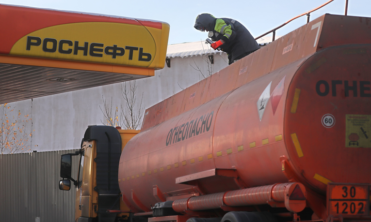 Oštro pali prihodi i dobit ruskog naftnog diva