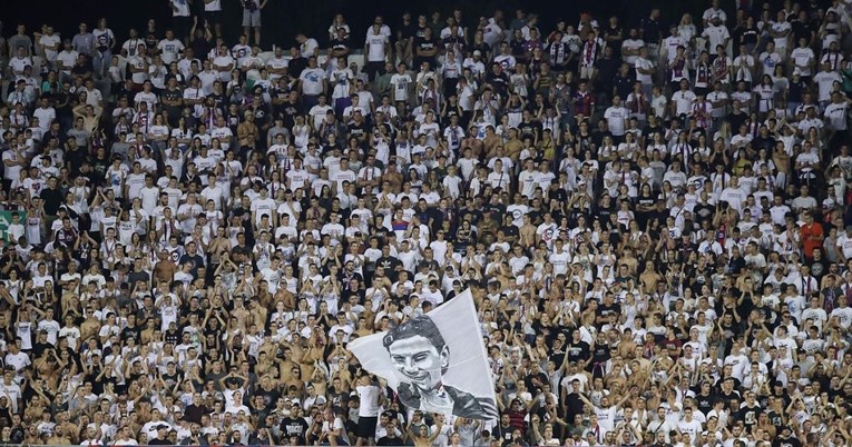 Torcida položila vijenac na Kantridu i poručila: P*čke prodali ste dušu i stadion