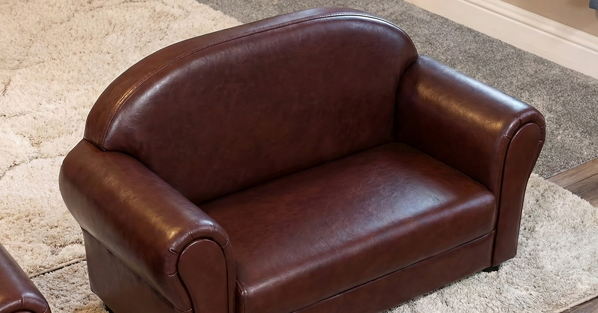 Naručila garnituru s Temua, muž umro od smijeha kad je vidio što joj je došlo