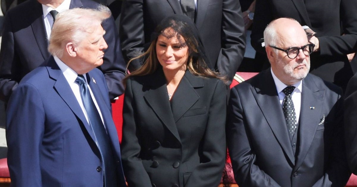 Zašto su Donald i Melania Trump sjedili u prvom redu na sprovodu pape Franje?