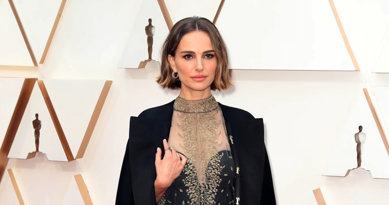 Natalie Portman natpisom na haljini iskritizirala Oscare