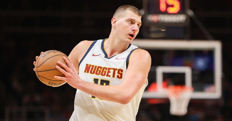 Pogledajte kakve rane ima Jokić po ruci. Davno je rekao da će nositi duge rukave