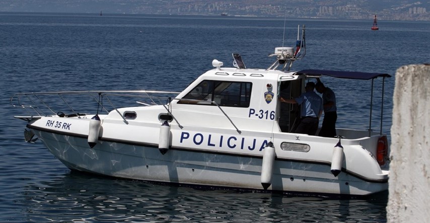 32-godišnjak na Krku plivajući bježao od policije. Za njim raspisano više tjeralica