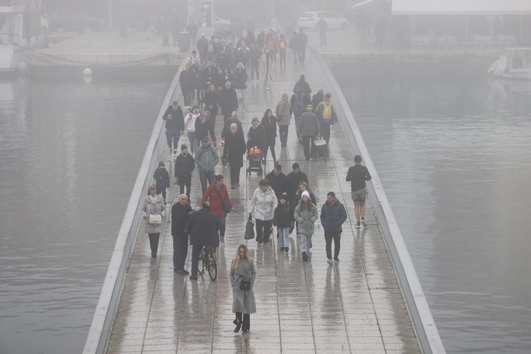 FOTO Unatoč gustoj magli Zadrani na Silvestrovo izašli u grad