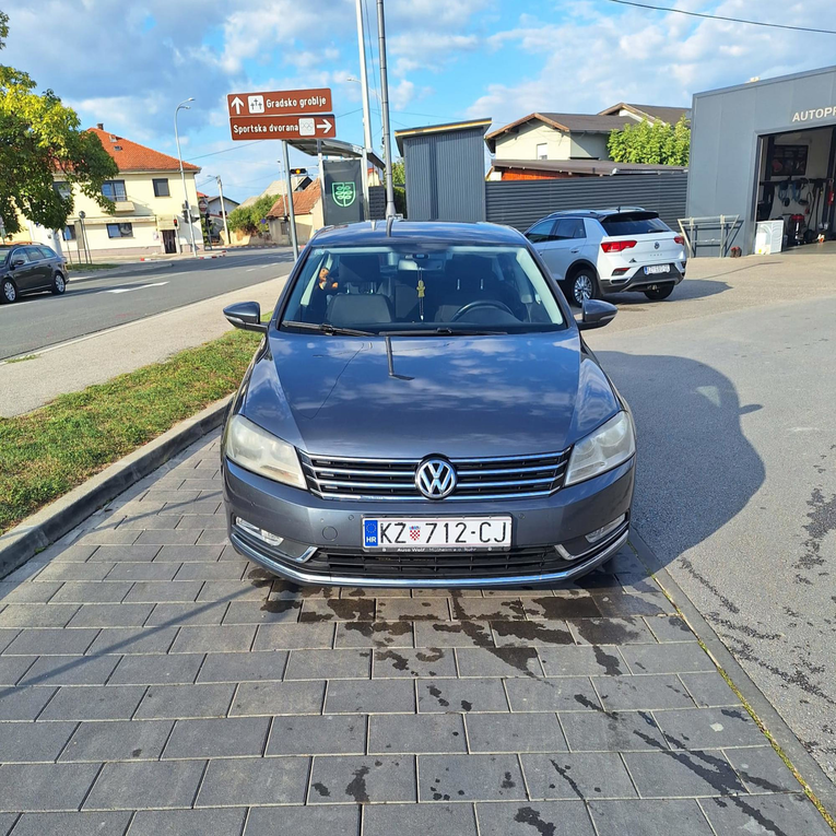 Ovaj Passat ima odrađen veliki servis i četiri nove gume. Prodaje se za 8700 €