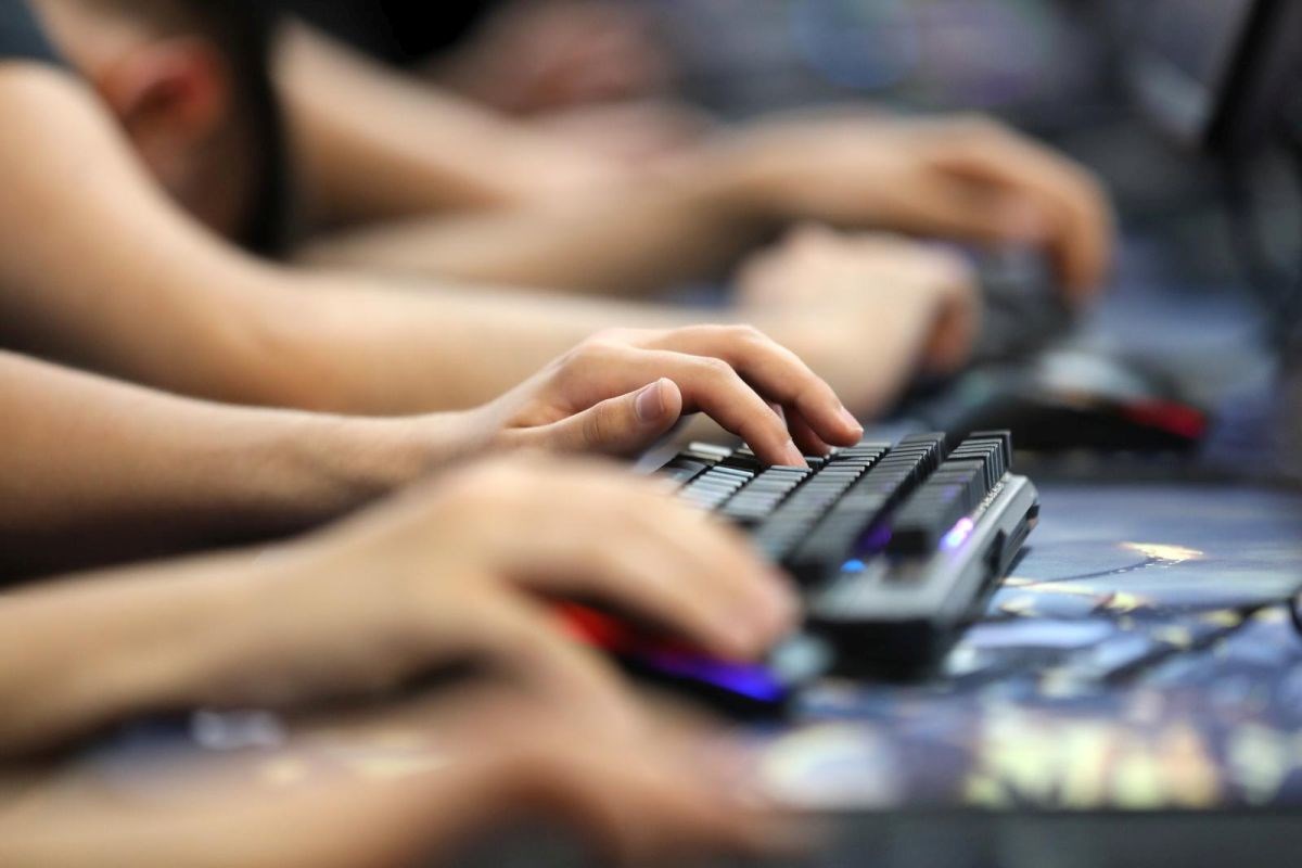 Učitelji informatike: Ministarstvo manipulira podacima, prikrivaju stanje u školama