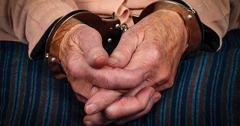 Ništa od kućnog pritvora za umirovljenu profesoricu uhićenu zbog varanja sa stanovima