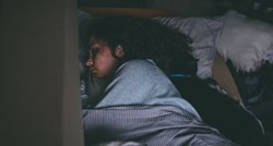 Izbjegavajte je: Spavanje u ovoj pozi najbrže stvara bore, kaže znanost