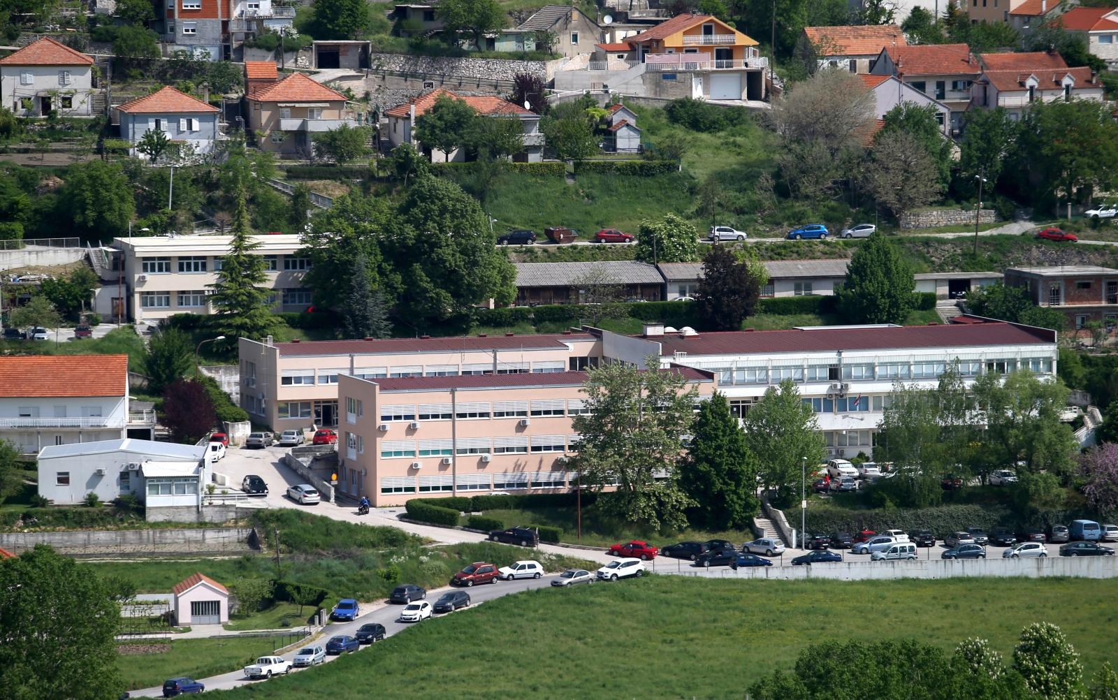 18-godišnjak izbo redara noćnog kluba u Sinju