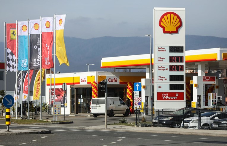 MOL i Shell u Sloveniji ograničili točenje goriva. Mjere uvode i drugi
