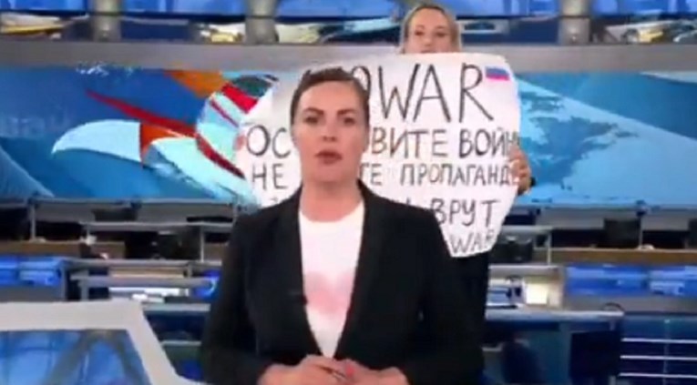 VIDEO Žena upala u program ruske državne televizije: "Ne ratu, lažu vam"