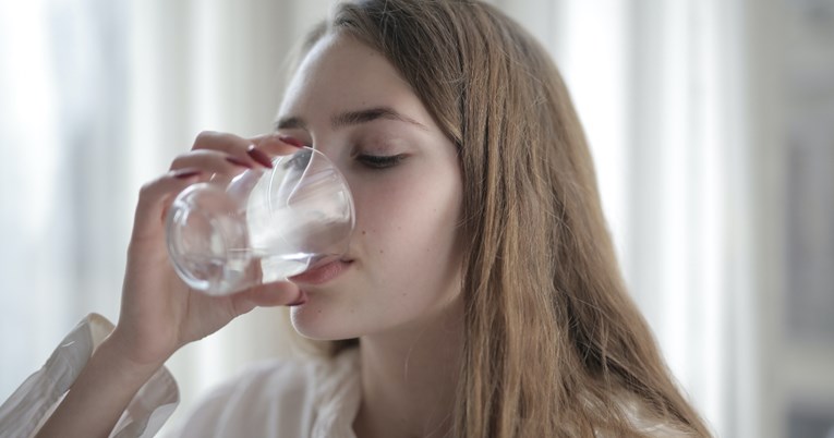 Prepoznajte ih na vrijeme: 10 simptoma koji ukazuju da našem tijelu nedostaje vode