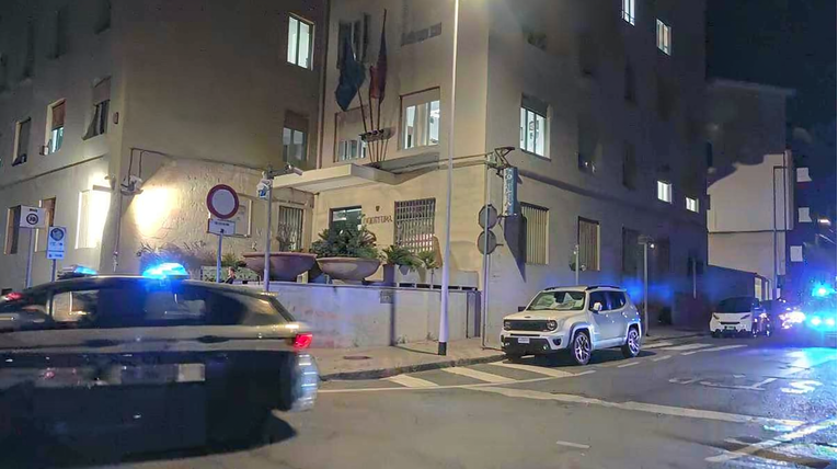Migrante iz Alžira prebacivali na Sardiniju. U Italiji uhićeno osmero švercera