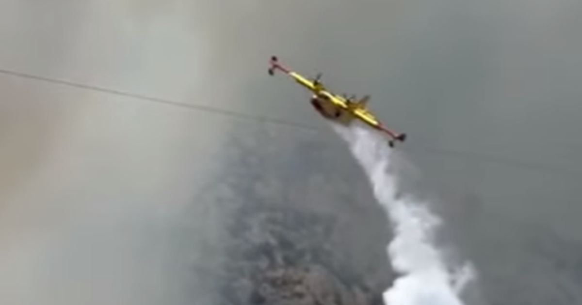 VIDEO Pilot kanadera zaštitio crkvicu Sv. Jure od požara u Kaštelima