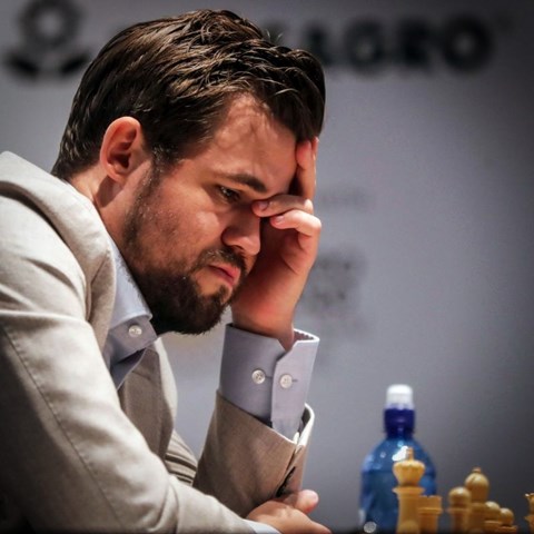Xadrez: Niemann processa Carlsen em R$ 521 milhões - 20/10/2022 - Esporte -  Folha