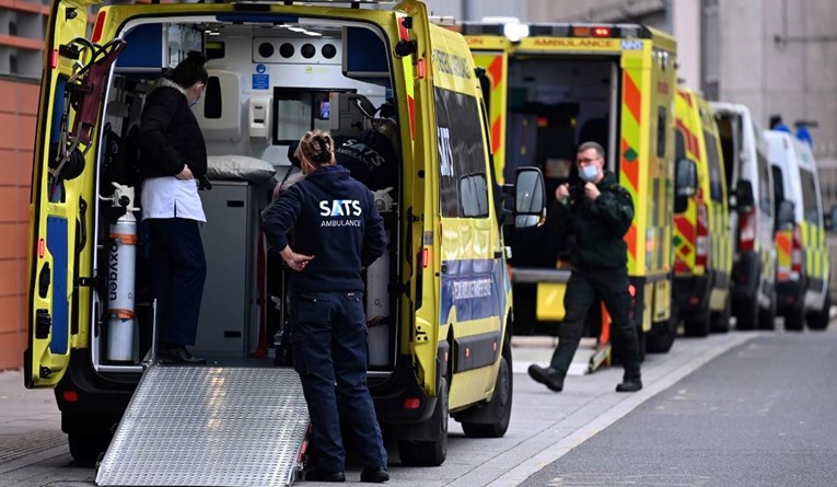 U Britaniji raste broj zaraženih medicinara, sve više njih uzima bolovanje