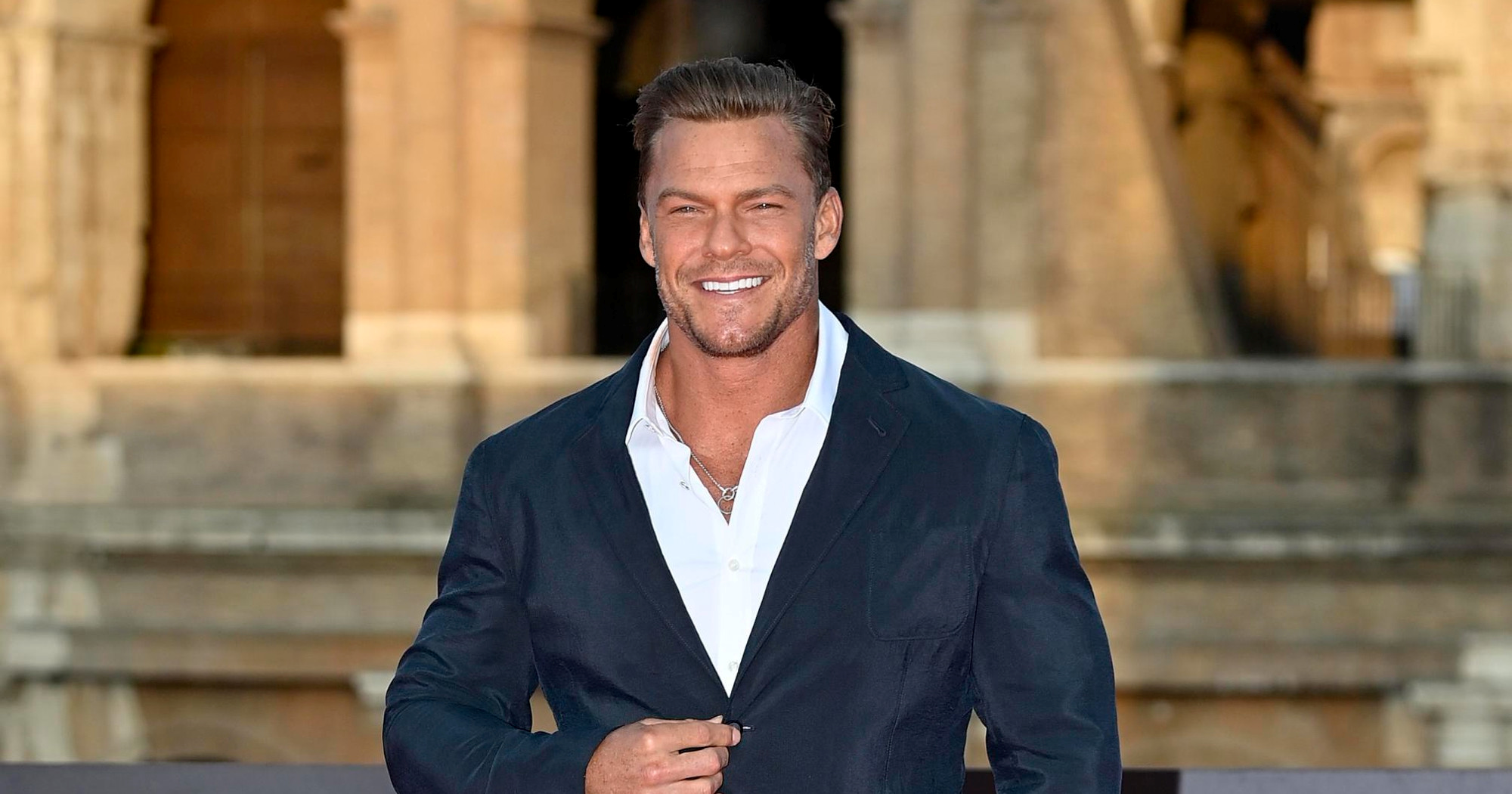 Zvijezda serije "Reacher" potukao se sa susjedom koji se žalio na buku motora