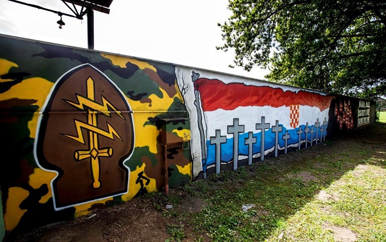 Načelniku Borova smeta mural u čast ubijenih hrvatskih policajaca: "To je prst u oko"