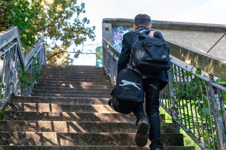 Učenik u Zagrebu zbog TikTok izazova u osnovnu školu došao s plinskim pištoljem