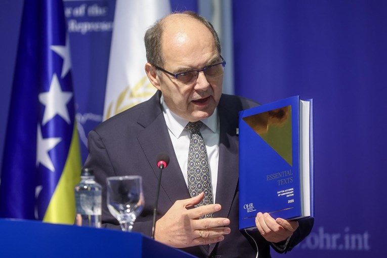 Čović kaže da je vrijeme da Schmidt ode. Schmidt: Ostajem u BiH