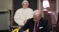 Biden se upisao u knjigu žalosti za bivšeg papu Benedikta