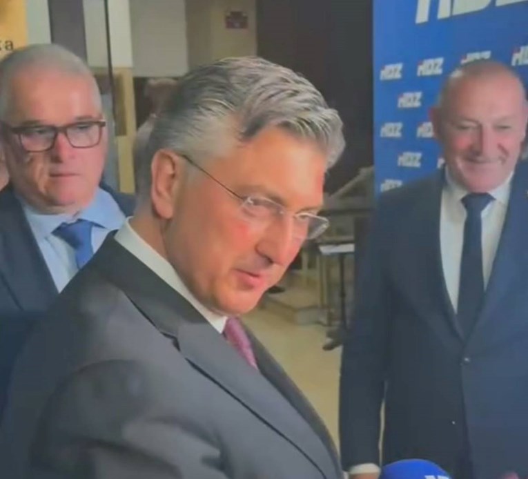 VIDEO Plenković došao u stožer: "Uvjerljivo smo pobijedili"